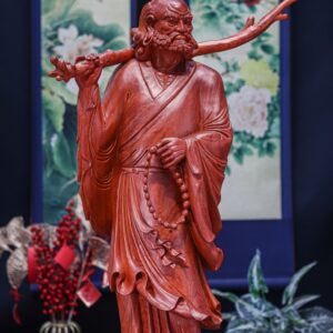 Đạt ma gỗ hương dáng đứng
