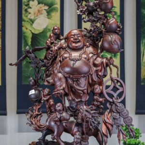 Di lạc đứng gỗ trắc