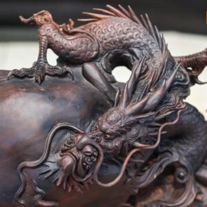 Rồng gỗ trắc