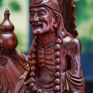 Tế công cầm bình rượu tử đàn