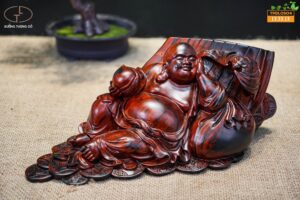 Di lạc dáng nằm gỗ trắc