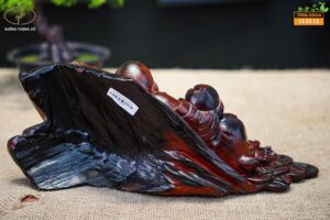 Di lạc dáng nằm gỗ trắc