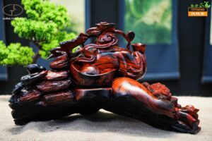 Thần tài gỗ trắc đỏ đen