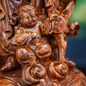 Di lạc đứng gỗ sưa