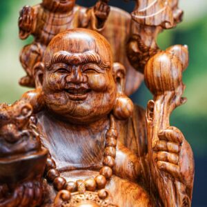 Di lạc đứng gỗ sưa