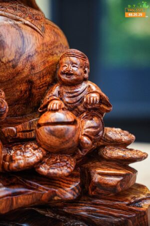 Di lạc đứng gỗ sưa