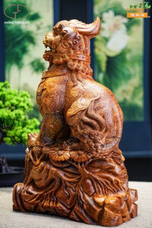 Lân sư gỗ hương  ( trái + phai )