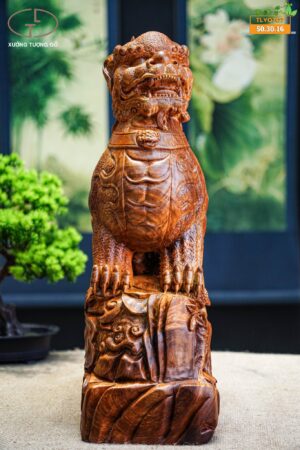 Lân sư gỗ hương  ( trái + phai )