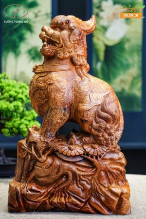 Lân sư gỗ hương  ( trái + phai )
