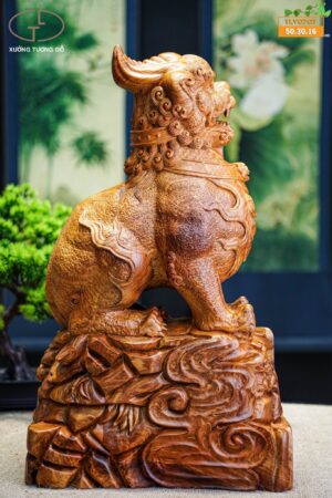 Lân sư gỗ hương  ( trái + phai )