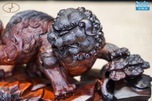 Song lân sư gỗ trắc