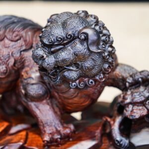 Song lân sư gỗ trắc