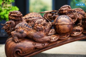 Cầu lân sư gỗ sưa