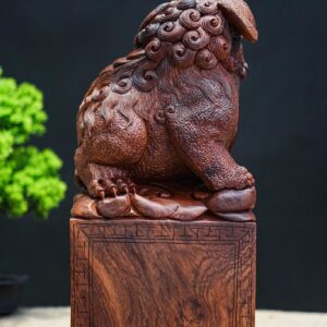 Lân sư gỗ hương