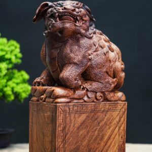 Lân sư gỗ hương