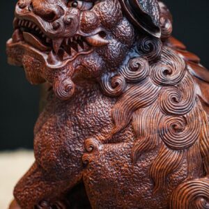 Lân sư gỗ hương