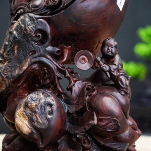 Di lạc ngồi gỗ nu trắc