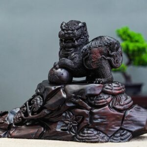 Lân sư vườn ngọc gỗ trắc
