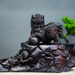 Lân sư vườn ngọc gỗ trắc