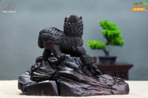 Lân sư vườn ngọc gỗ trắc