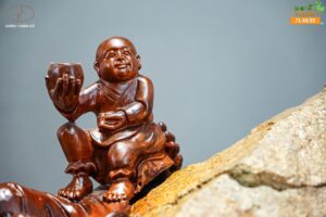 Tế công hương ôm đá