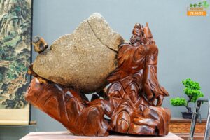 Tế công hương ôm đá