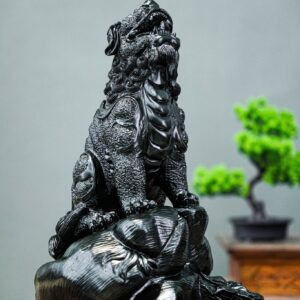 lân sư gỗ mun