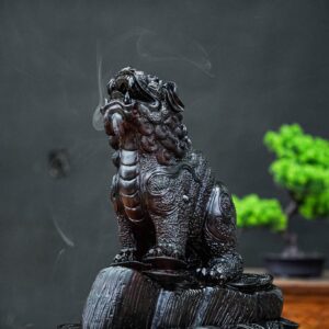 Lân sư gỗ trắc