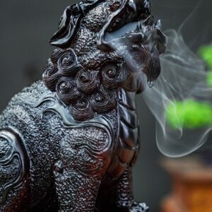 Lân sư gỗ trắc