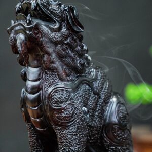 Lân sư gỗ trắc