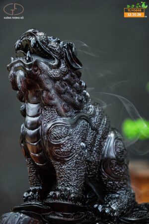 Lân sư gỗ trắc