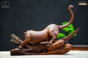 báo săn mồi gỗ xưa