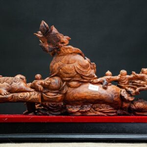 Di lạc vác hoa sen gỗ sưa