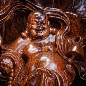 Di lạc đứng gỗ cẩm